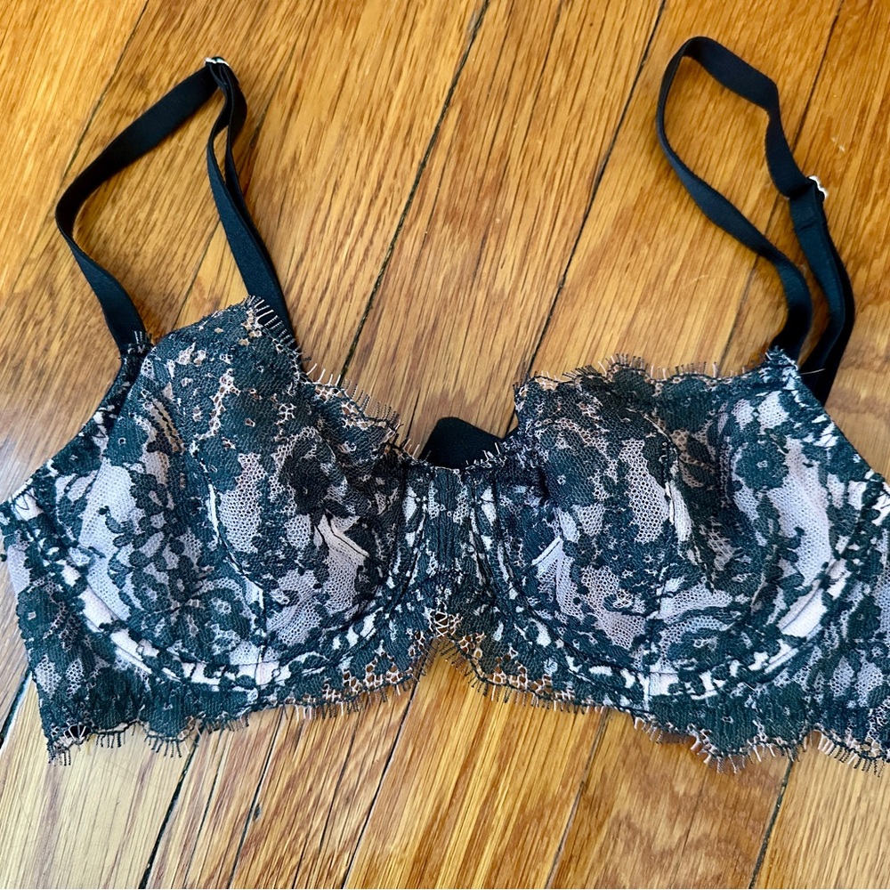 Victorias Secret Very Sexy Unlined Demi Bra 32B